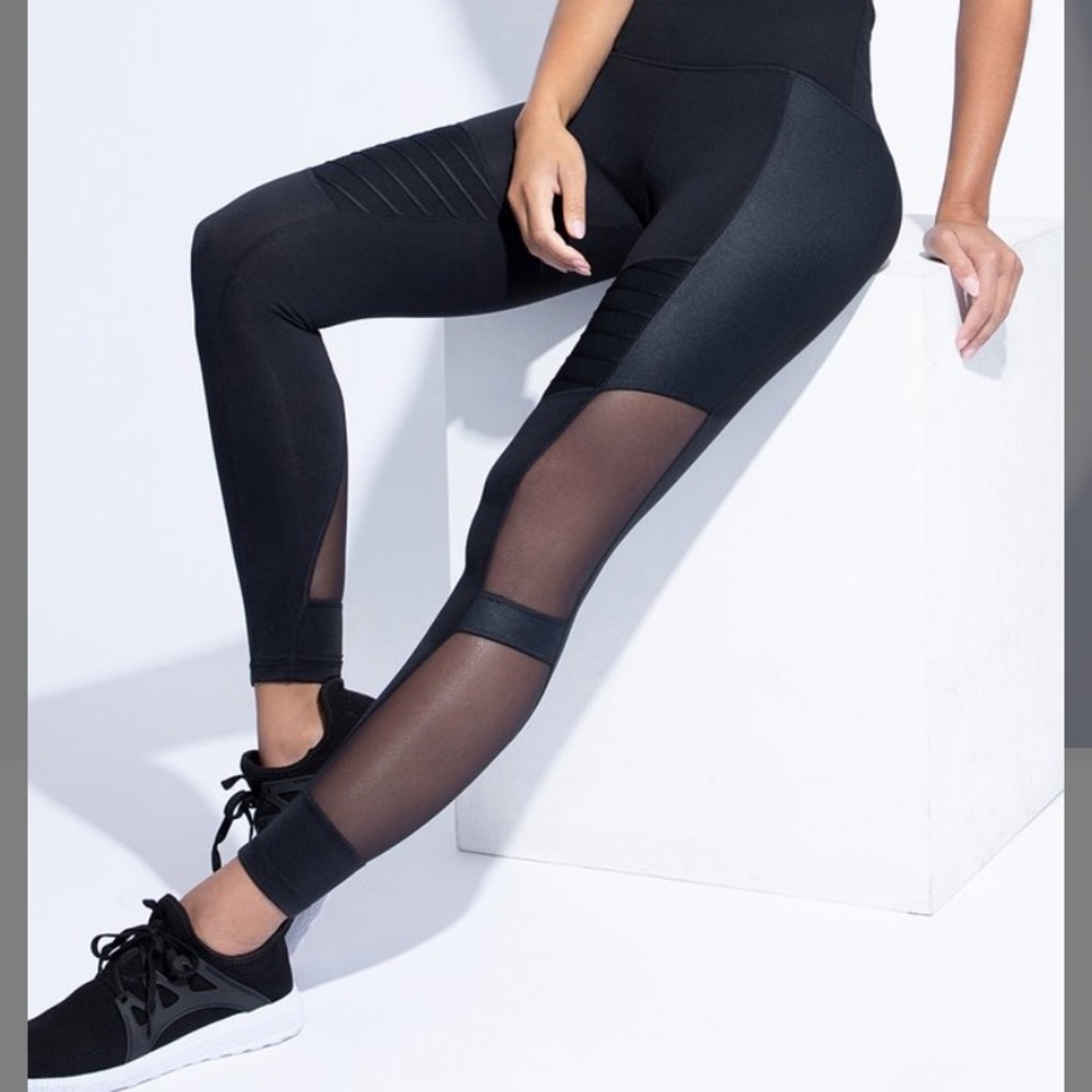 Zobha Black mesh insert leggings. Size 12/14